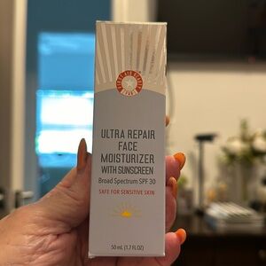 First Aid Beauty Ultra Repair Face Moisturizer with Sunscreen SPF30 NEW